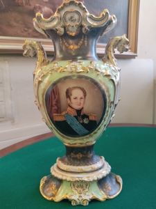 Фарфоровая ваза с портретом Российского императора Александра I